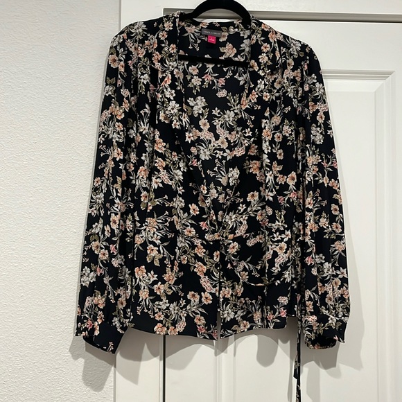 Vince Camuto Tops - Vince Camuto floral wrap top